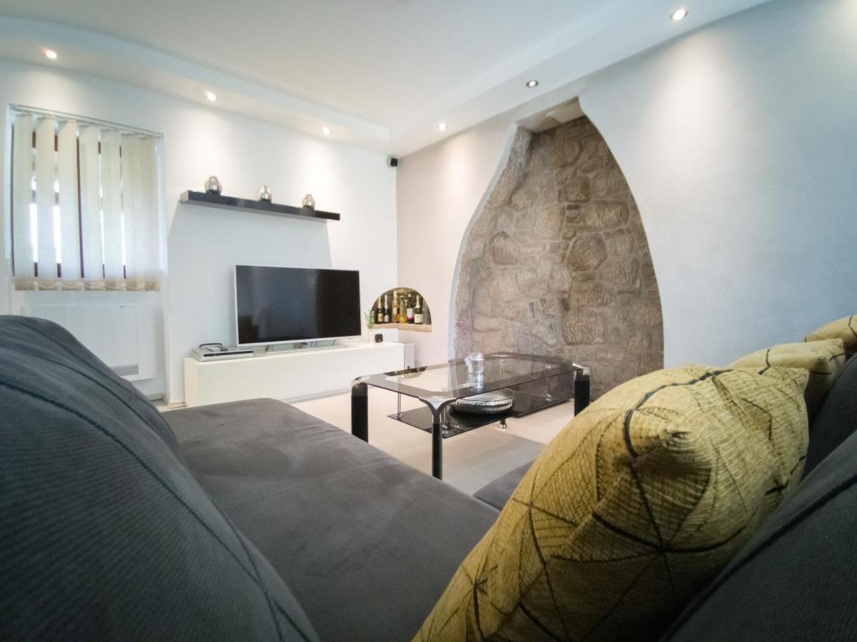 ורבניק Holiday House Tos-Vila With Heated Pool מראה חיצוני תמונה