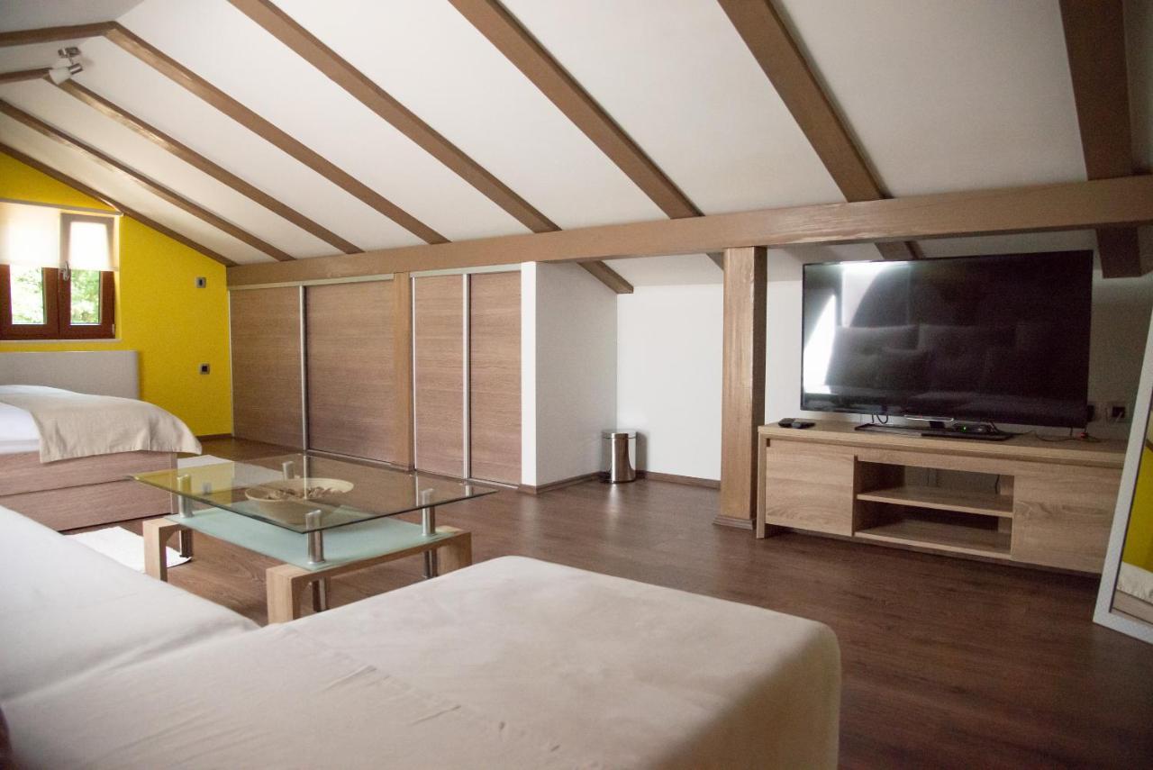 ורבניק Holiday House Tos-Vila With Heated Pool מראה חיצוני תמונה