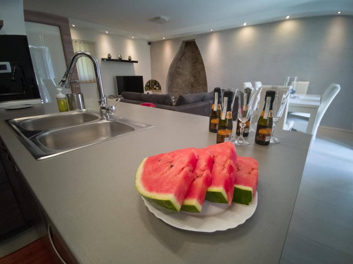 ורבניק Holiday House Tos-Vila With Heated Pool מראה חיצוני תמונה