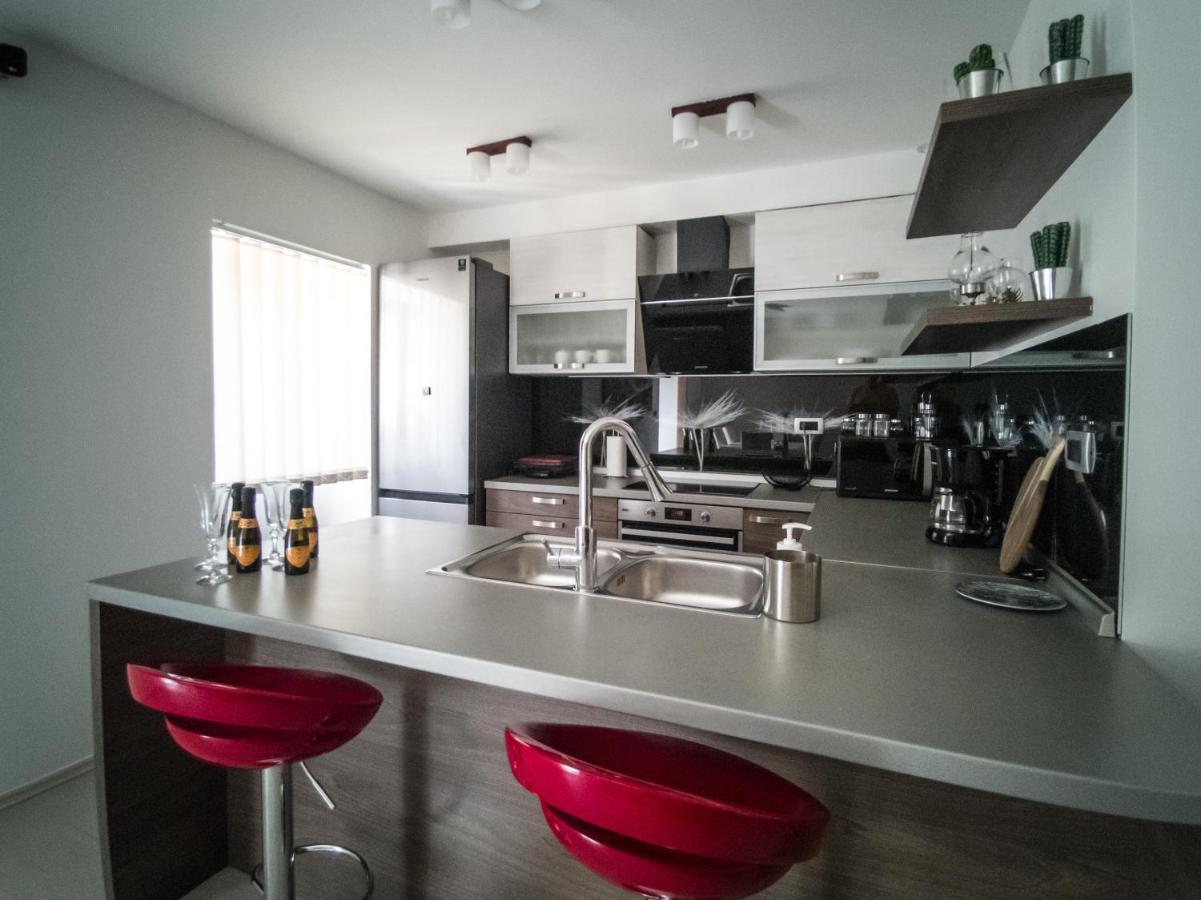 ורבניק Holiday House Tos-Vila With Heated Pool מראה חיצוני תמונה