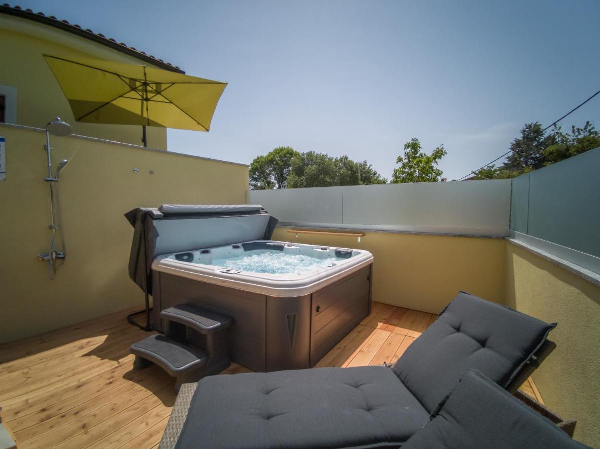 ורבניק Holiday House Tos-Vila With Heated Pool מראה חיצוני תמונה