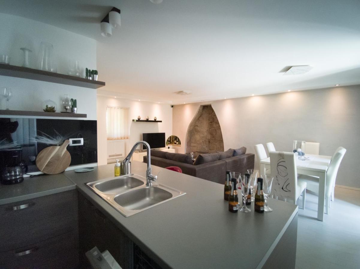 ורבניק Holiday House Tos-Vila With Heated Pool מראה חיצוני תמונה
