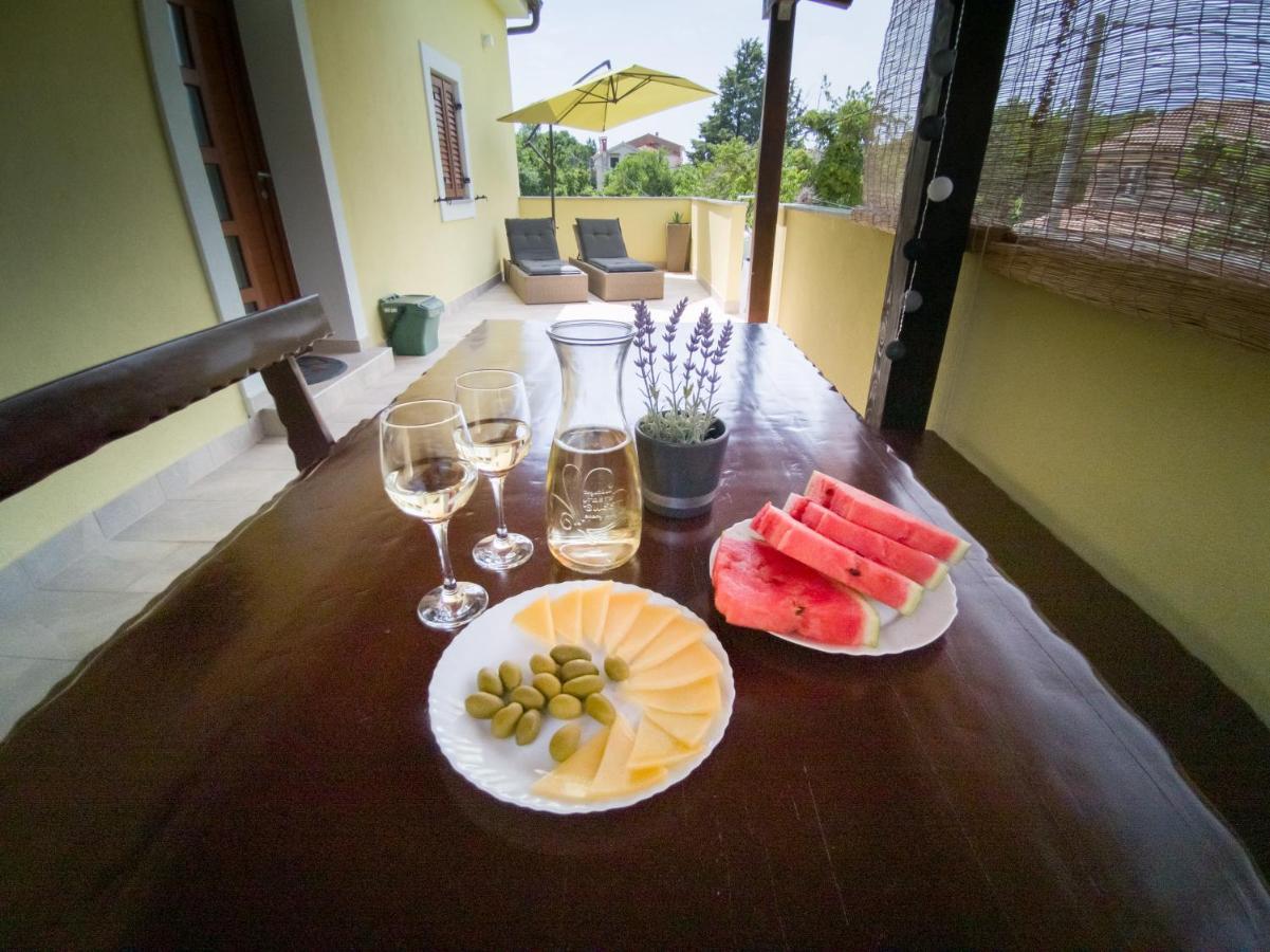 ורבניק Holiday House Tos-Vila With Heated Pool מראה חיצוני תמונה