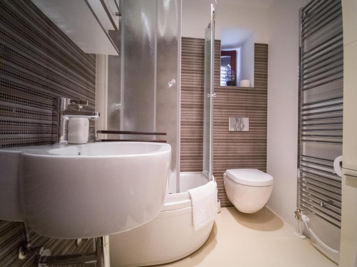 ורבניק Holiday House Tos-Vila With Heated Pool מראה חיצוני תמונה