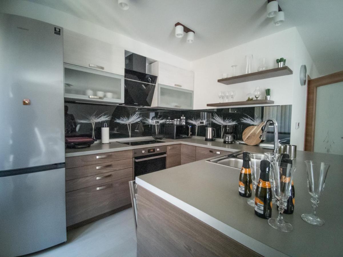 ורבניק Holiday House Tos-Vila With Heated Pool מראה חיצוני תמונה