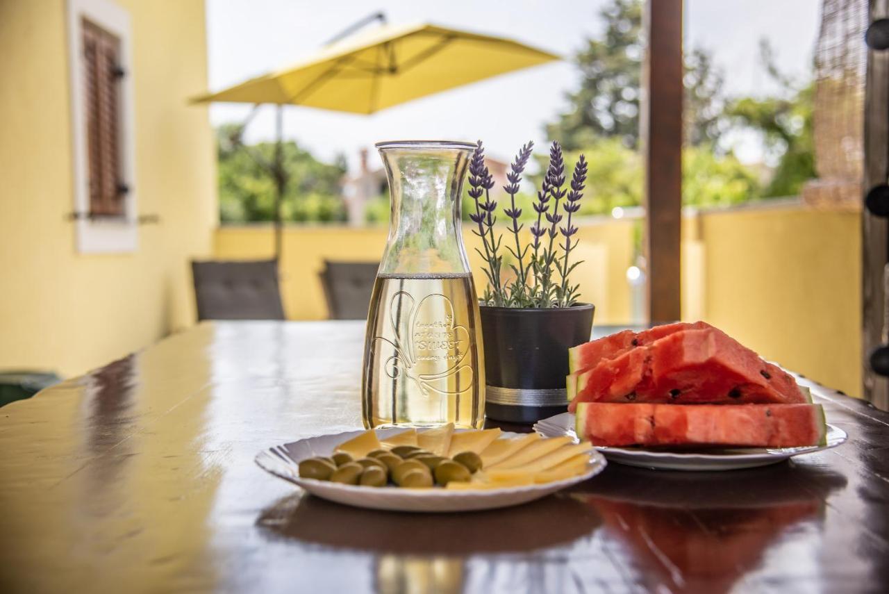 ורבניק Holiday House Tos-Vila With Heated Pool מראה חיצוני תמונה