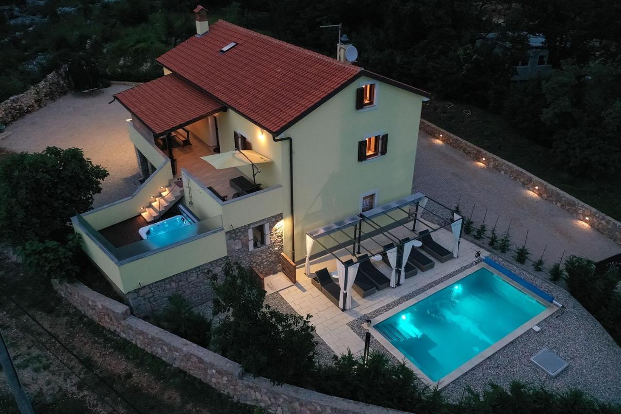 ורבניק Holiday House Tos-Vila With Heated Pool מראה חיצוני תמונה