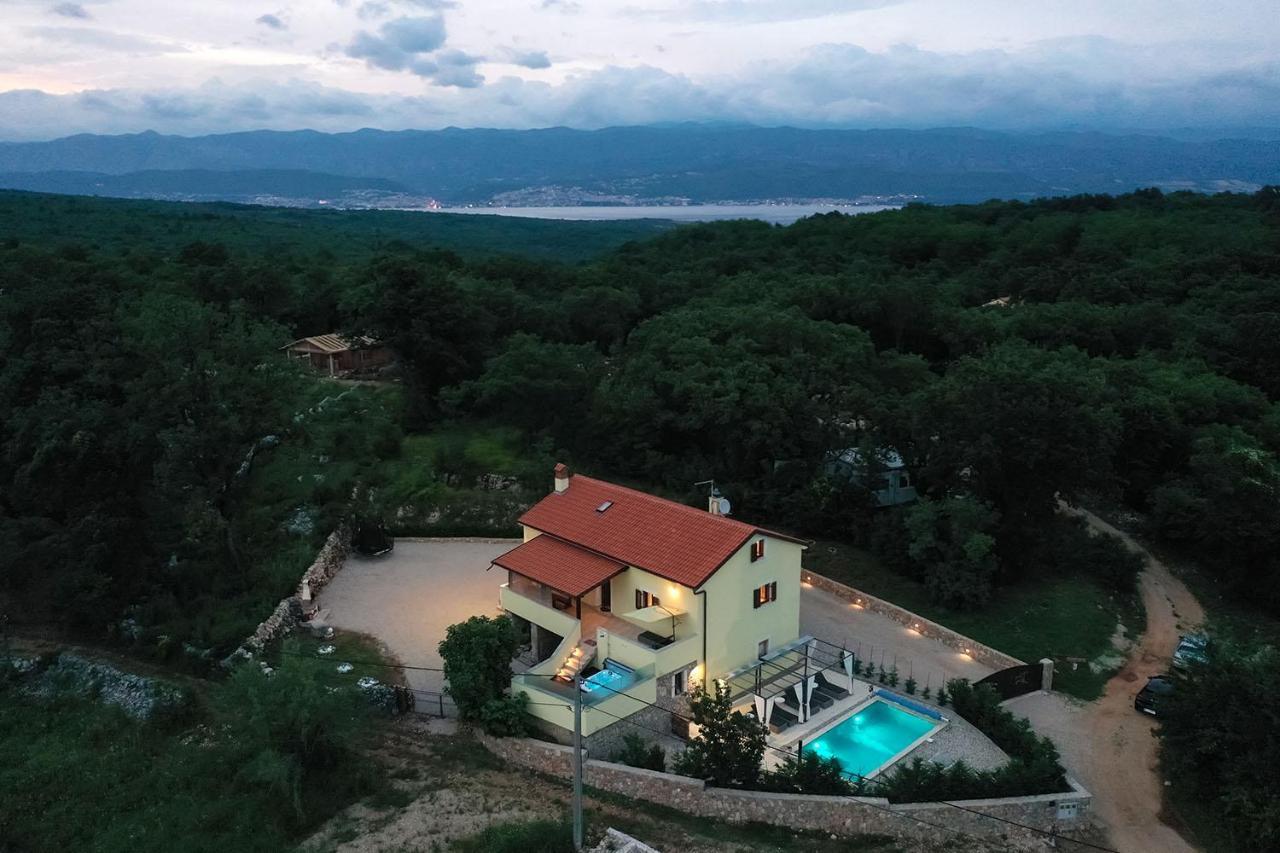 ורבניק Holiday House Tos-Vila With Heated Pool מראה חיצוני תמונה