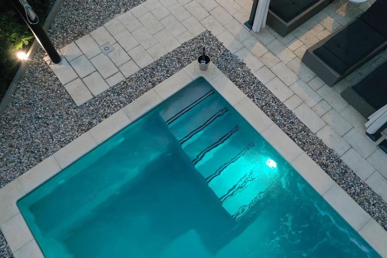 ורבניק Holiday House Tos-Vila With Heated Pool מראה חיצוני תמונה